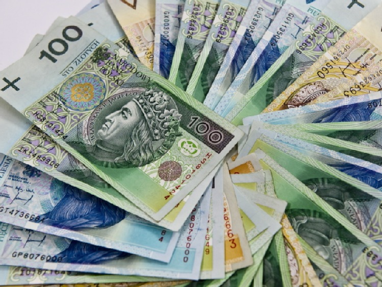 Wydłuża się "życie" polskich banknotów